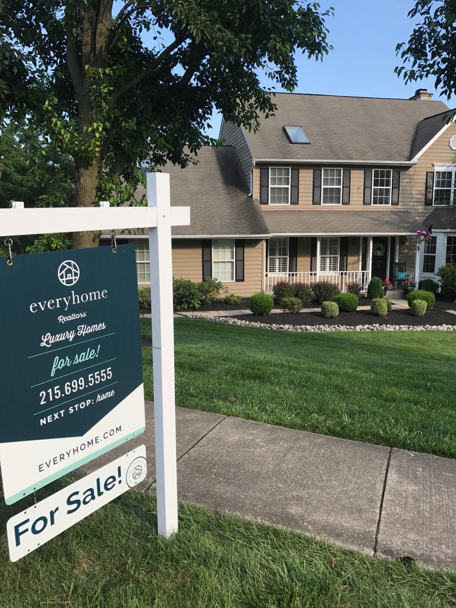 MyEveryHome's tweet photo. Our luxury listings now have luxury signs to match💕 https://t.co/OcsBoRHYv3