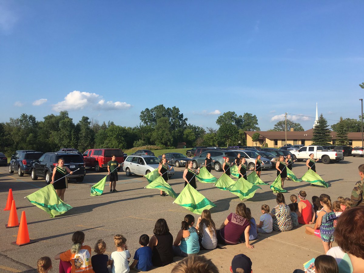 EMacG14's tweet photo. Summer reading program at Challenger. Amazing teachers, curious students &amp; engaged parents. This is public education. @HowellMISchools https://t.co/DPrNYcyyhS