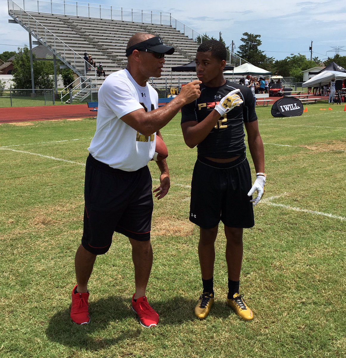 GHamiltonOTF's tweet photo. 2019 Dallas Woodrow Wilson CB @Gipson22X showed terrific instincts &amp; timing at #Prime21 Camp Saturday. Learning from Aeneas Williams https://t.co/hMm0LKAhpg