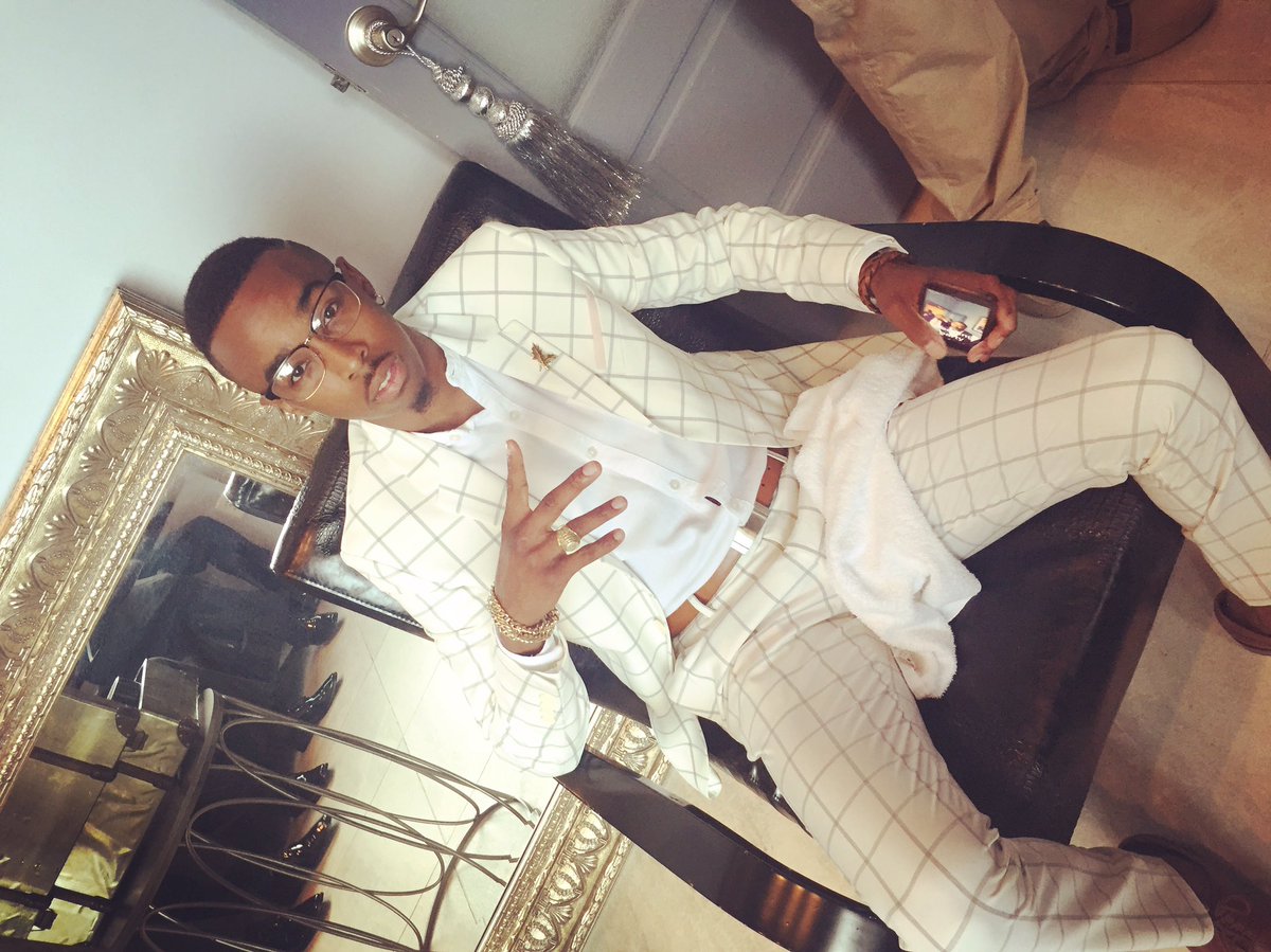 DrewTellsNoLies's tweet photo. Been tailored #TailoredSuitTwitter https://t.co/A4HynGlLEV