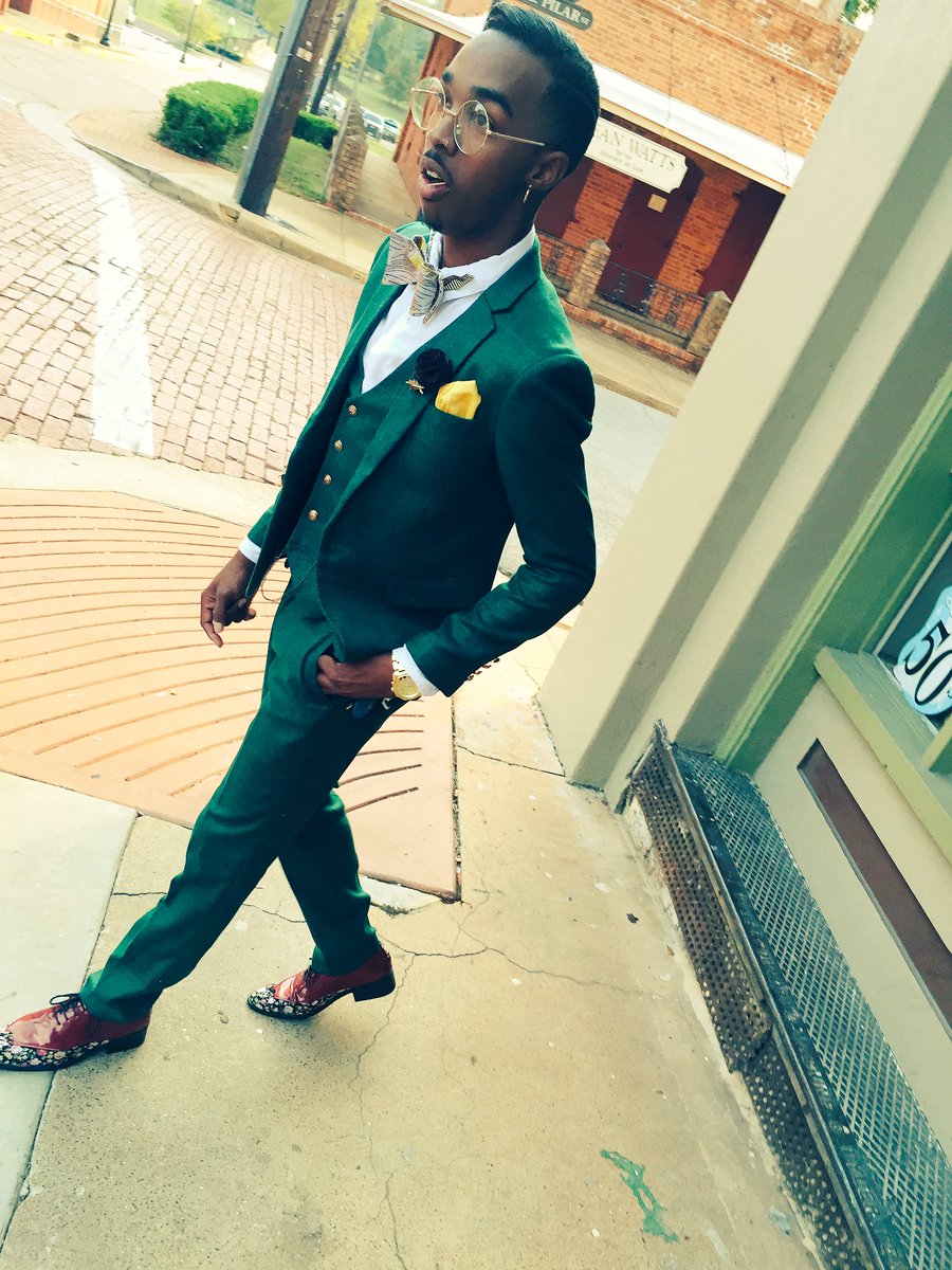 DrewTellsNoLies's tweet photo. Been tailored #TailoredSuitTwitter https://t.co/A4HynGlLEV