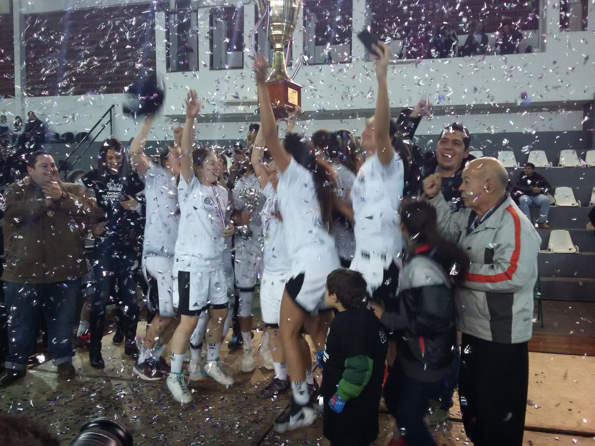 arcabasketpy's tweet photo. Olimpia es campeón por 16ta vez en Femenino
https://t.co/n85TtF3tJs https://t.co/jiCHpjACaj
