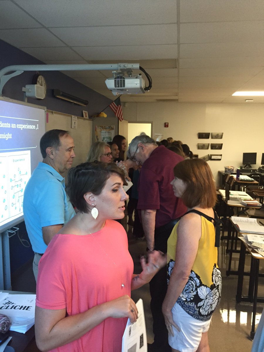 MrsEAedInnovate's tweet photo. Speed collaboration - idea exchange! Middle school educators perfecting their craft for the kiddos! #gcssarocks #insidegcsd https://t.co/SCc8AzOhu6