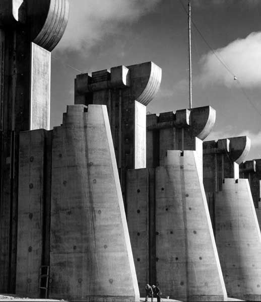 US photographer Margaret Bourke-White, Fort Peck Dam, Montana, 1936 #womensart