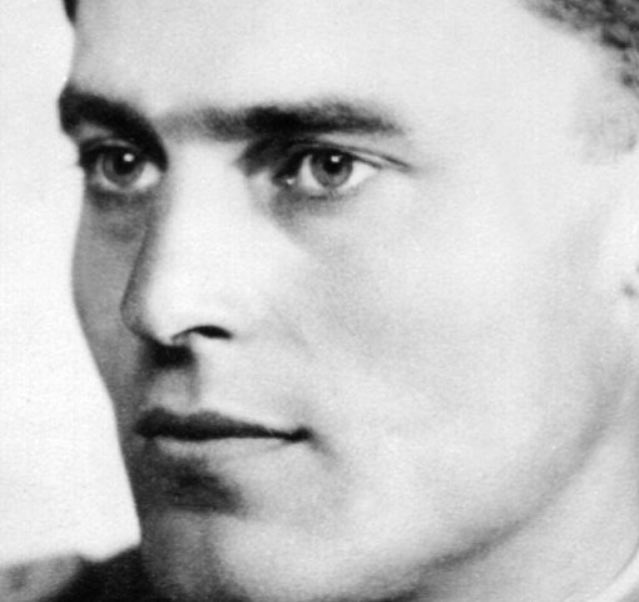 _spBOY's tweet photo. Remembering Claus Philipp Maria Schenk Graf von #Stauffenberg #20JulyPlot #20July1944 #20Juli1944 🌹 https://t.co/vSOPdNnWdC