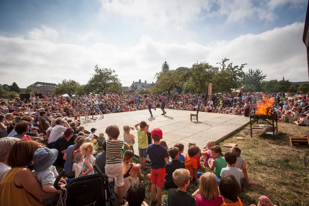StadBrugge's tweet photo. #CirquePlus= 3 dagen lang genieten van circusacts in de tuin vh Grootseminarie. Op 21, 22, 23/7, jij komt toch ook? https://t.co/bPSuQ67fbK https://t.co/5NAzciLqvb