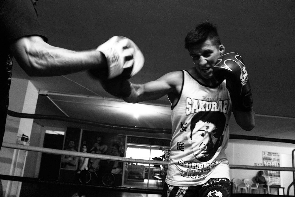 dober_mma's tweet photo. #Manopleando con @MmaRevolver #DobermanGang #DobermanPride #Grrr #mma #mmafighter #TheChamp #Box #boxing #ConTodo #FelizJueves https://t.co/GDwRphy2ig