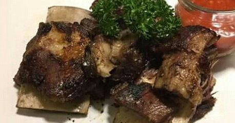 Upaboga's tweet photo. Makan siang dengan kambing bakar muda di Upaboga Cafe. Ada porsi jumbonya juga namanya meat lover bisa untuk 2-3 orang https://t.co/T3YObt4wXO