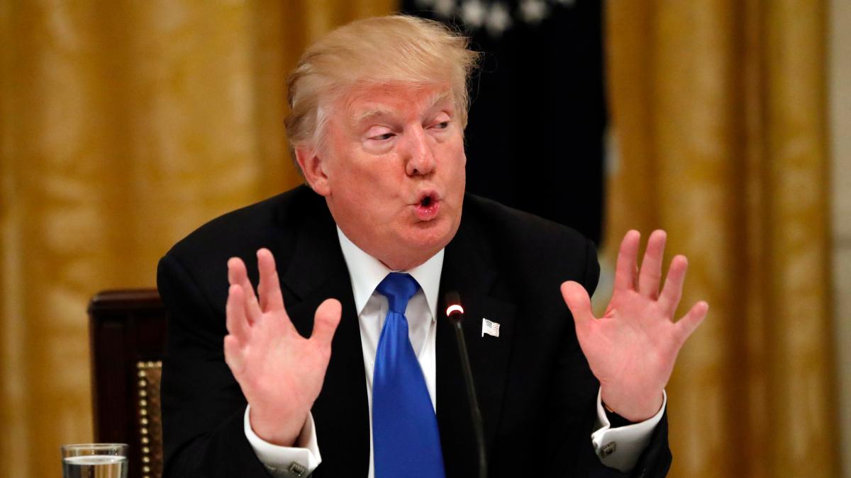 welt's tweet photo. "Putin hat gewonnen" – Trump stoppt Waffenlieferungen nach Syrien https://t.co/9IAwR5BlSI https://t.co/aq8IKoWa9G