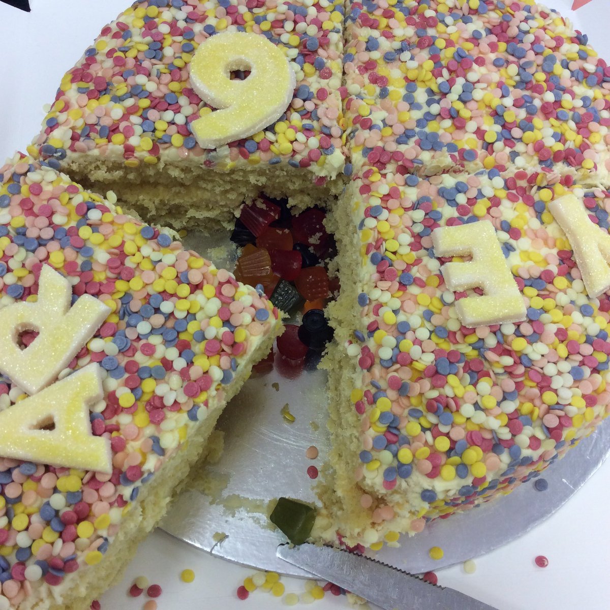 Amazing Piñata cake made by Jess! Thank you so much, love 6ER