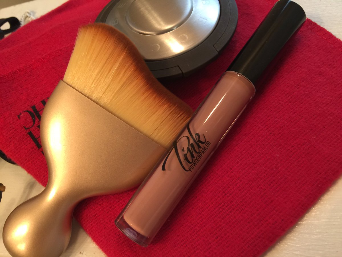 PinkPowderParlo's tweet photo. #honest #vinylgloss https://t.co/guq6arIZSZ