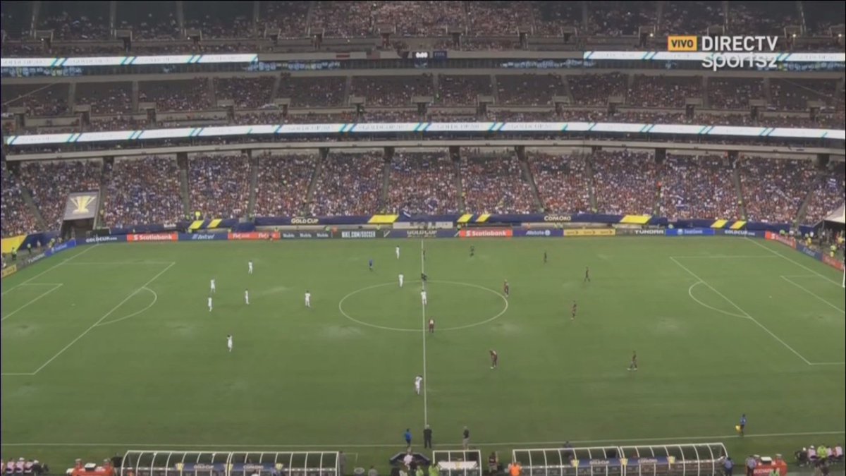 DanielFigueroaP's tweet photo. @leandrozapponi y @SebasDecker con #USAvsSLV #CopaOroxDIRECTV (canales 612-1612) https://t.co/BmRhZJYDfd