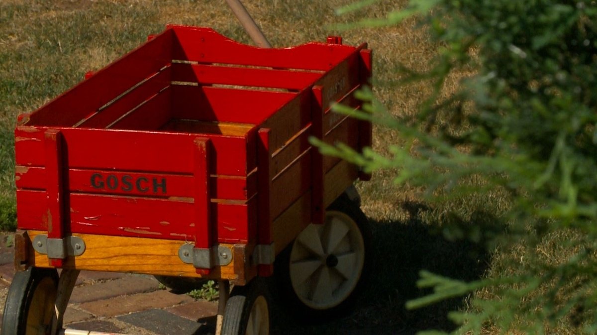 Johnny Gosch's red wagon will be displayed at state fair dlvr.it/PWwt7T
