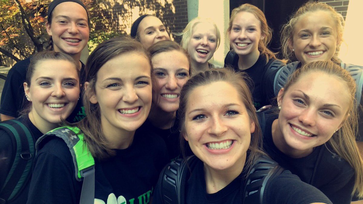 kennablack18's tweet photo. Retweet this so the volleyball team can get free tshirts #ItsLitAtWitt @wittenbergvb @ctowngreenscene  @CHSBulldogNews https://t.co/yLqOoAbbmk