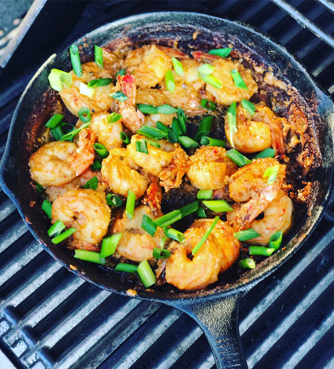 CrysMacGregor's tweet photo. Shrimp on the Barbie. Getting my grill on. Shrimp with a miso ginger sesame &amp; tahini sauce. #grillfest #rd #goodfoodrealfast https://t.co/PrUXfyq6ac