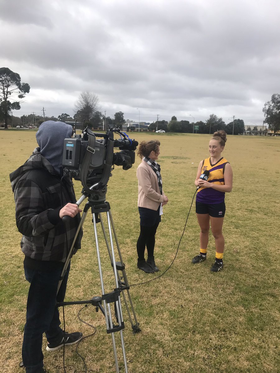 JackBradley0's tweet photo. @WINNews_Riv interviewingHay high school Hannah Stewart @AFLSNSW State finals Catch all results tonight on win @AFLSchools @NSWACTfemaleAFL https://t.co/Z2OvGHuQw8