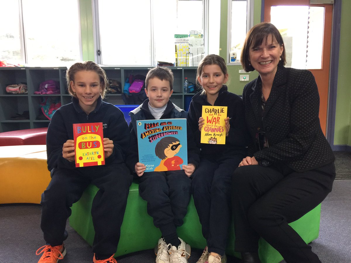 MaryAnneThomas's tweet photo. Presenting books to encourage participation in the Premiers Reading Challenge at Bolinda PS #PRC17 #EducationState #springst https://t.co/xlN4Vgbvq2