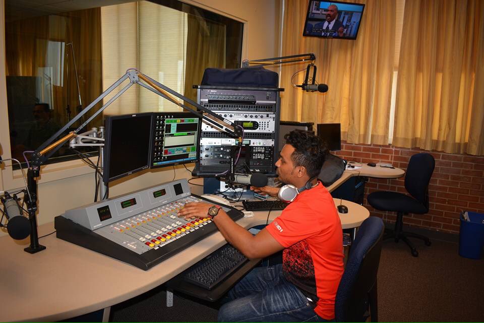 iammkmithu's tweet photo. #hosting #showtime https://t.co/34Yg1JE41m