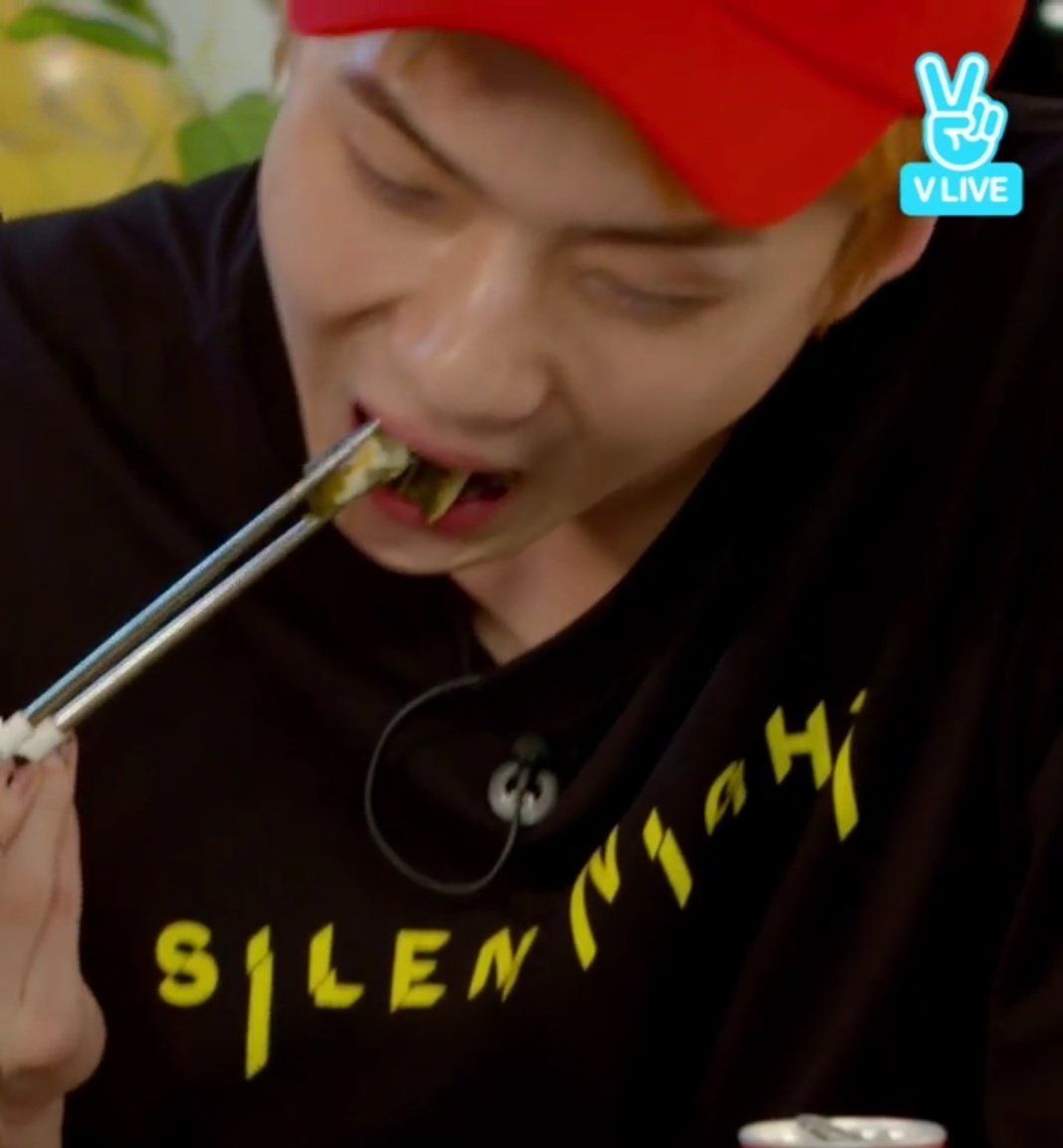 BUBBLETEAHOLIC's tweet photo. รายการ Eating Show V LIVE ของเซฮุน ชานยอล ดีโอ แบคฮยอน แบบรีรัน ออกมาแล้วค่ะ หนุ่มๆกินปลาไหลย่าง 
>>> https://t.co/SoaDbxNgCD https://t.co/n2jEovzvTh