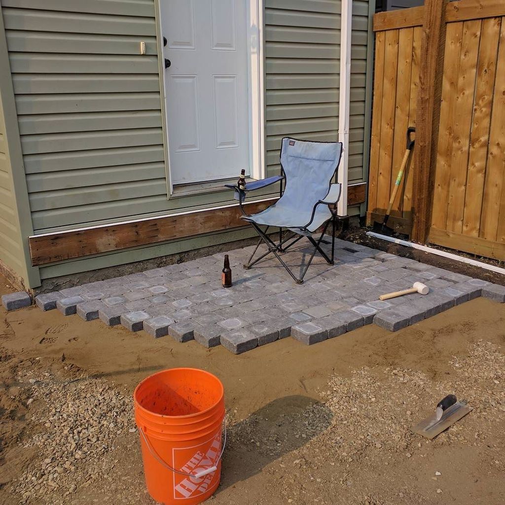 wjpratt's tweet photo. Absolute minimum amount of #patio to constitute a patio beer... @alley_kat_beer #mainsqueeze #patiobeers #quitinge… https://t.co/XL7NUtIfin https://t.co/2cBbAmjLpk