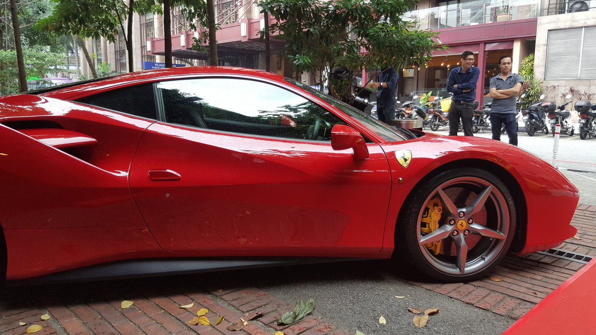 RouteHunters's tweet photo. The lady in red #Ferrari #Ferrari70 #focm #nazaitalia #routehunters https://t.co/T6LSnHmTW6