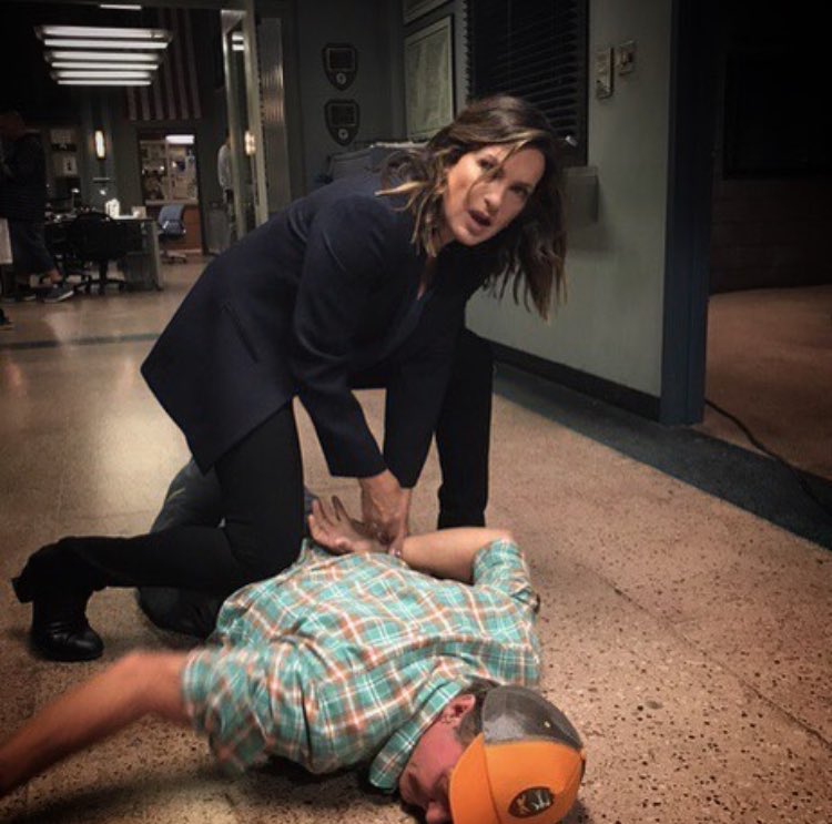 MariskaMission's tweet photo. Aaaand she's back to the fun #BTS of #SVU \o/ #SVU19
#LieuIsBack @Mariska https://t.co/iZfWB4KCJt