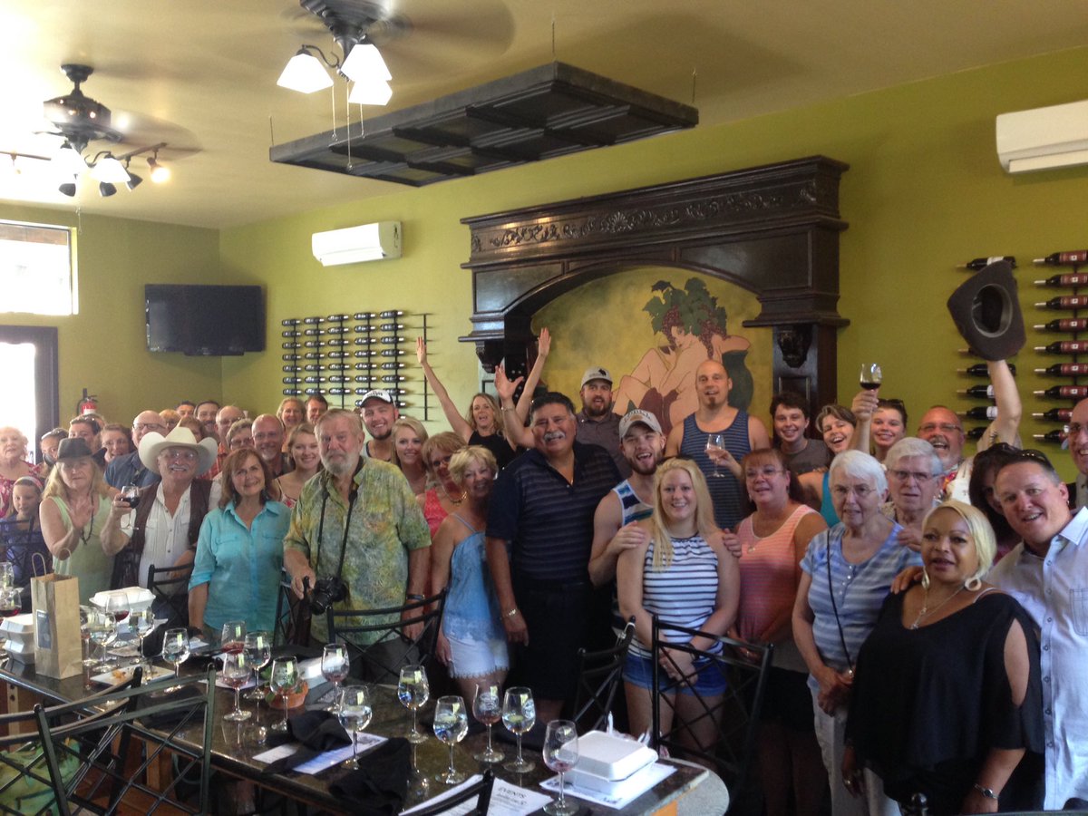 EMJohnson24's tweet photo. @diamondresorts #EOL guests having a blast eating gourmet food &amp; drinking award winning wine at #Javelina Leap! @reinhartshell @DemutisG https://t.co/h1Uwodgy8u