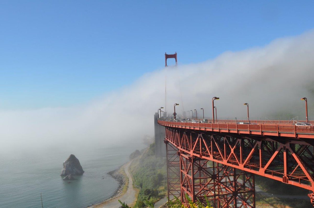 JennaBarwin's tweet photo. #sfbridge in the fog. https://t.co/Pfc9BfZ6EE