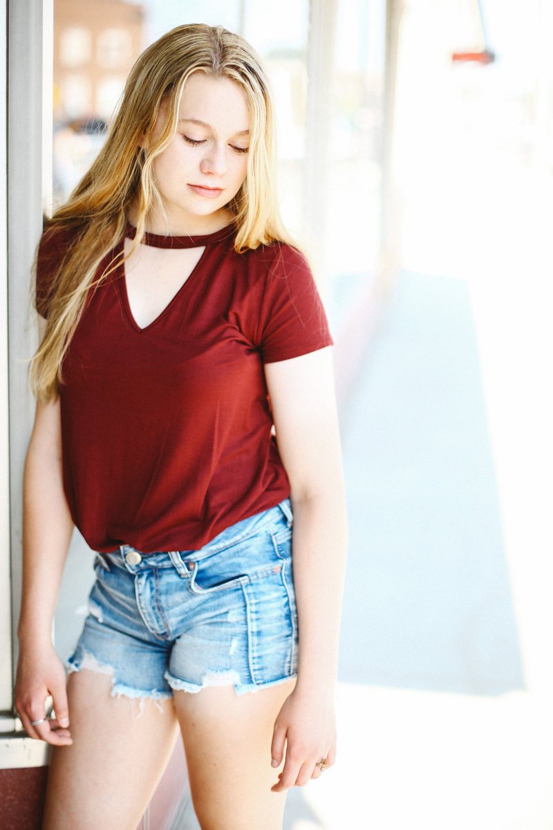 otisandjames's tweet photo. Amy. Straight up awesome. #MuchLove #2018seniors #seniorportraits #seniorpics #highschool #senior #graduation #model #ClassOf2k18 #PinkFloyd https://t.co/oIvpXW3TEx