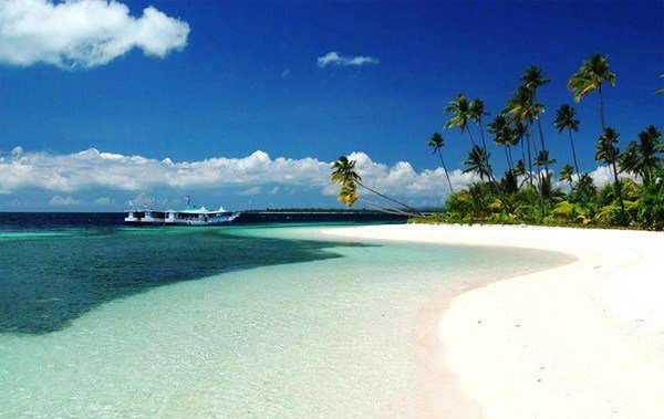 Klikhotel's tweet photo. 3 Pulau di Wakatobi yang bikin kamu serasa berada di surga https://t.co/kBgJurjtXe https://t.co/x0X8KdOycT