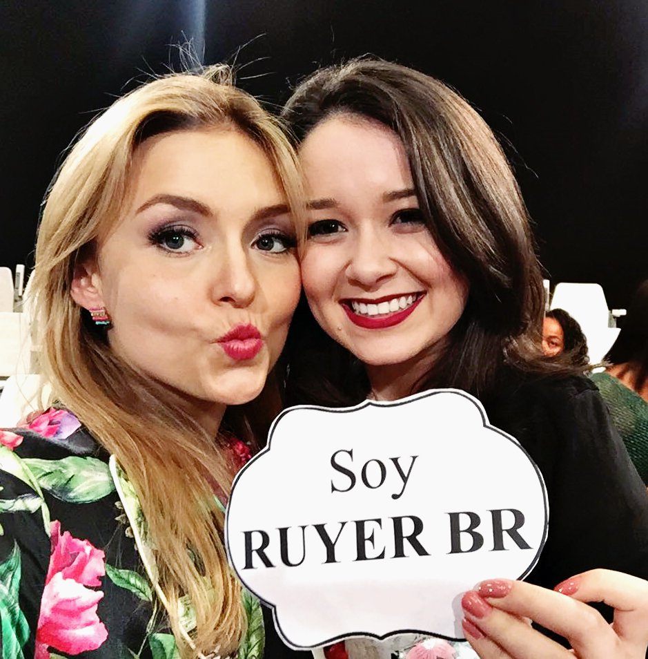 ARodrigues2011's tweet photo. Conocerte fue el mejor regalo que la vida me dio en 2017. Te vas llevando un pedazo de mi corazón junto. TE AMO MI @Anboy88 ❤️🇧🇷😘 https://t.co/jWCff0JK7N