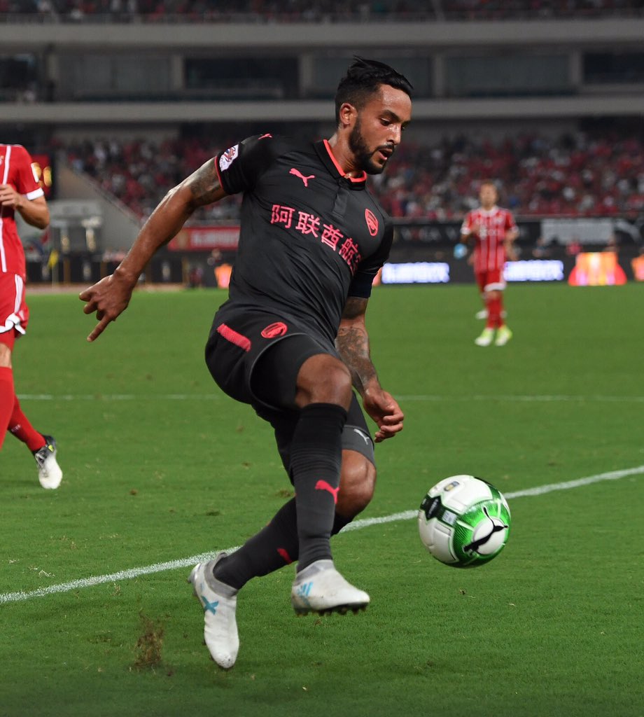 theowalcott's tweet photo. Thank you to all the fans in Shanghai for your amazing support from start to finish. #ArsenalinShanghai 🇨🇳 @arsenal https://t.co/Qrc85Qecfl
