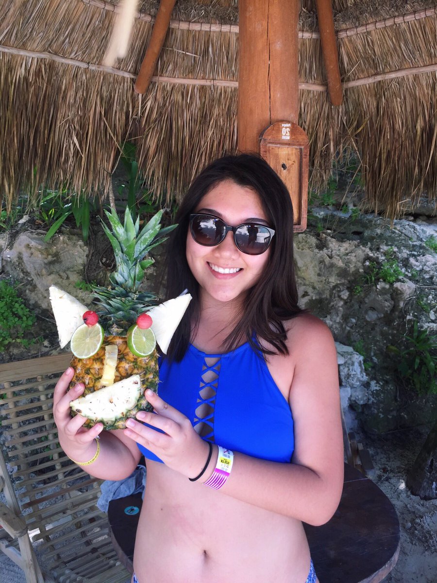 ammykimmy's tweet photo. meet my pineapple man!!! https://t.co/9jRfOBDtwc
