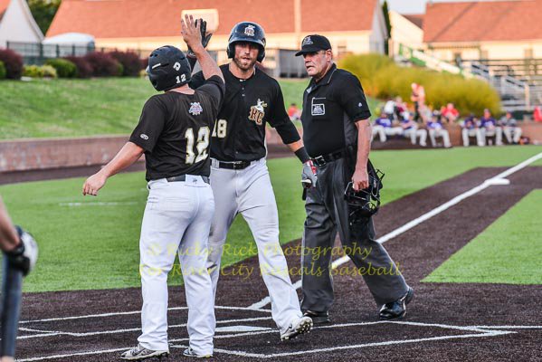 RickyRick_Photo's tweet photo. 7/19/17 @rcrascals fall to @LECrushers 4-2 with rubber game of the series tomorrow at 6:35. #baseball #rcrascals #rascals @brandonthomas6 https://t.co/oM33vw1irh