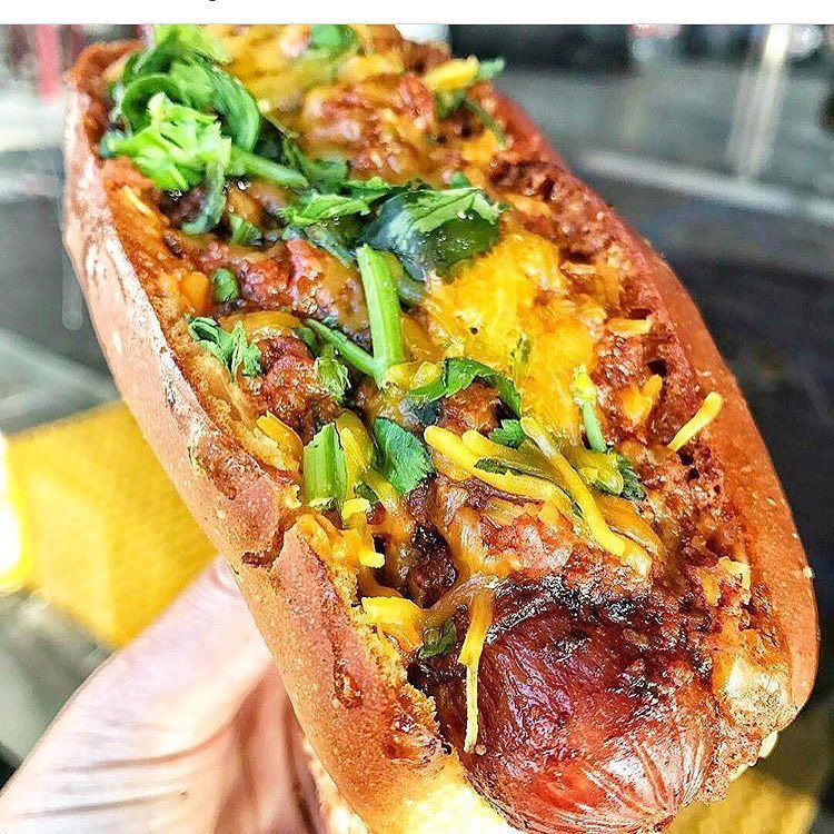 FoodinRico's tweet photo. 🌍✈️🗺🌐 FOODinRICO WORLD TOUR visits Los Angeles📍Dirt Dog @dirtdogla for this beauty of a dog 🌭 📸by: @bestfoodla #fo… https://t.co/0b5dYJiKyu https://t.co/X0SUWGRtO0