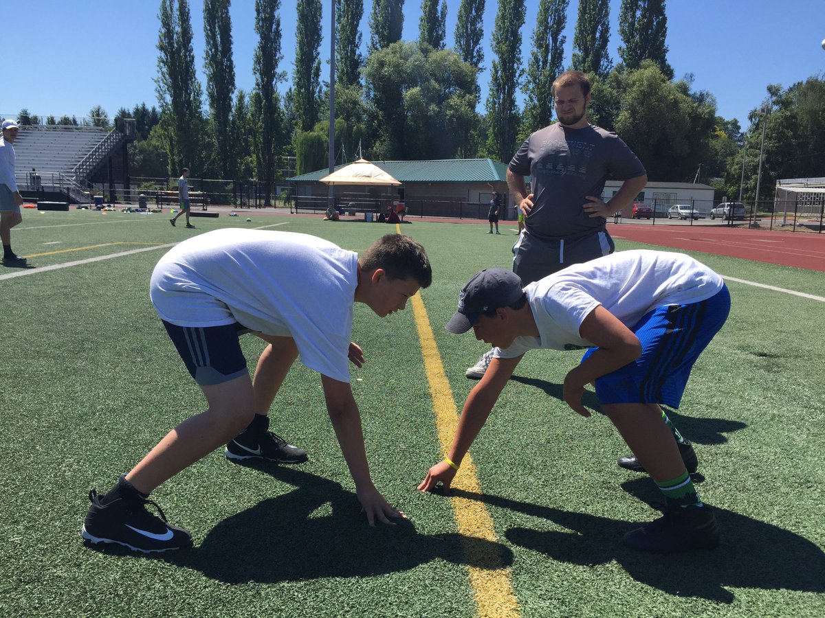 RooseveltFB's tweet photo. One-on-ones during camp today. Tough, gritty competition. Nice work today campers! Who Rides!? https://t.co/Np7tf7w5OH