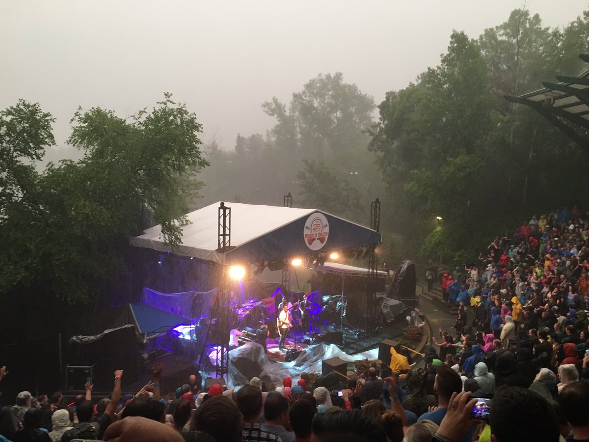 MarkFrederickse's tweet photo. Amos Lee singing Purple Rain in the rain at the Zoo, people going crazy https://t.co/DD5o0PR8EL