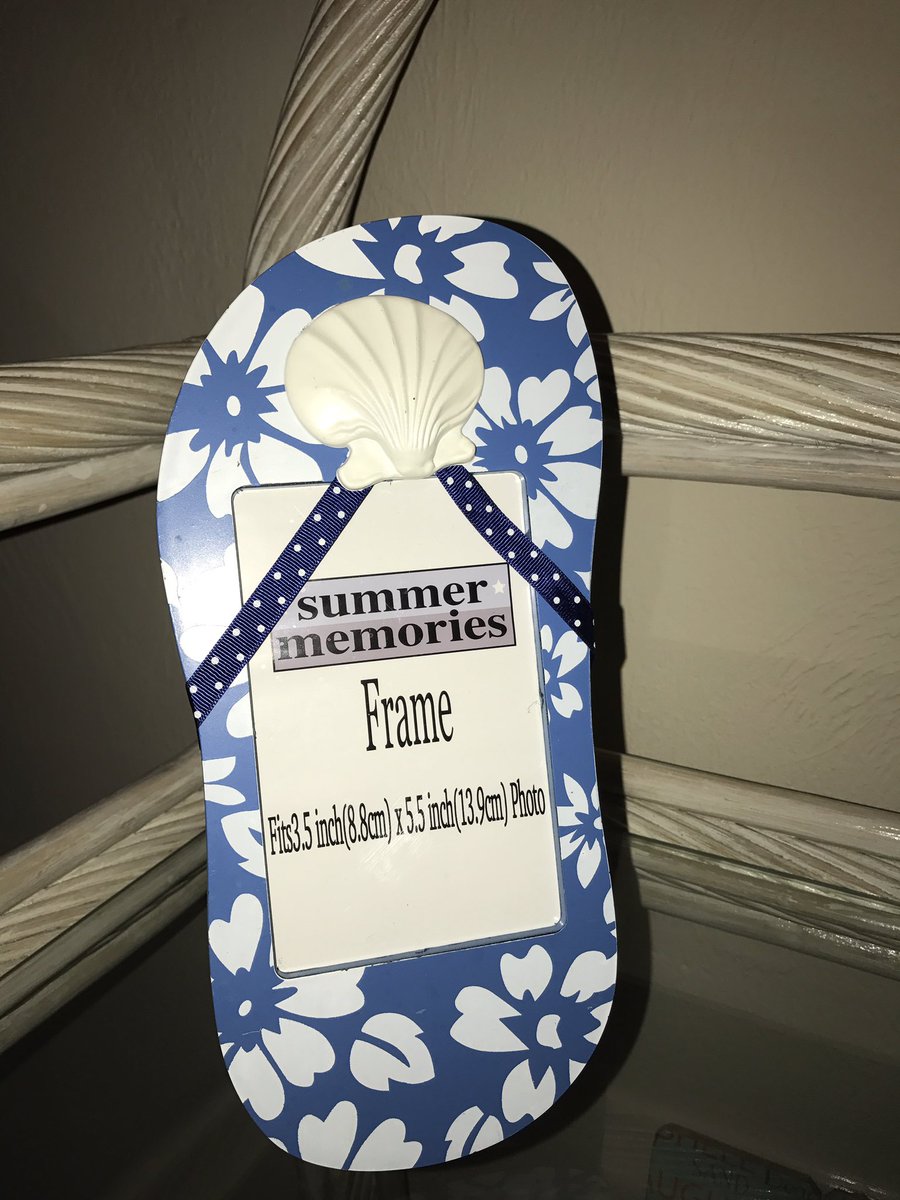 WsalguoD's tweet photo. @Airbnb The lonely picture frame https://t.co/5lSOO3kMPG