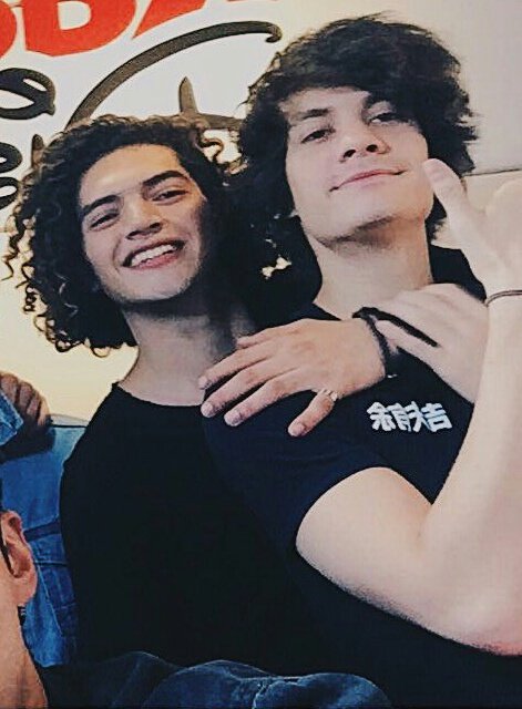 MuggleSquad's tweet photo. @CD9 My #TeenChoice vote for #ChoiceLatinSong is “No Le Hablen de Amor” – CD9 https://t.co/tXPGBJSRYH