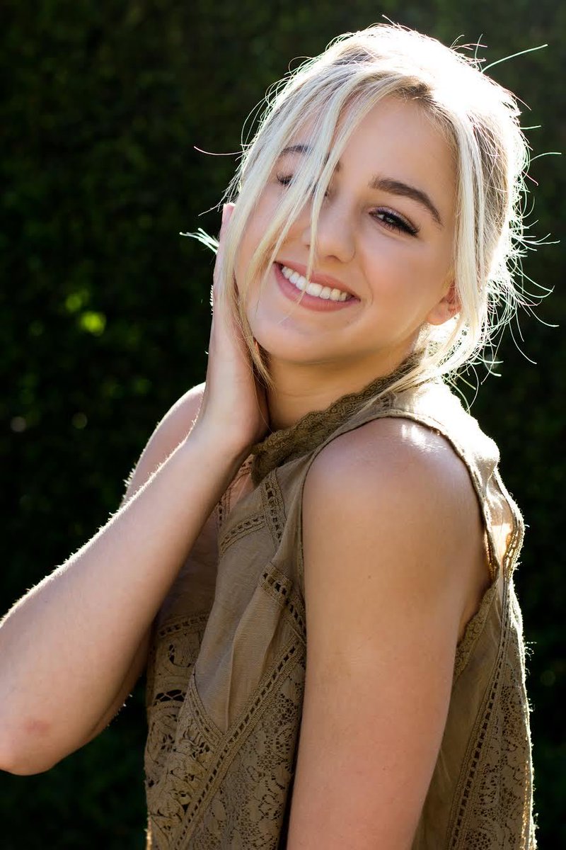 iluvmydevin's tweet photo. My #TeenChoice #ChoiceDancer vote goes to this beauty @ChloeLukasiak. She dances with passion and I love watching her dance 💜 https://t.co/2zNLuKHPfn