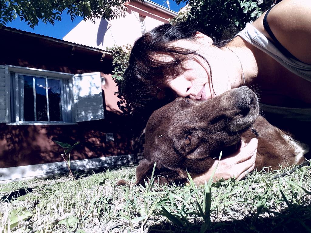 ferville2206's tweet photo. Foto con mi mejor amiga @Sintesis_13 #20DeJulio #amigos Feliz día del amigo para todos. Ing. Huergo #RioNegro https://t.co/iT4IsL4Si6
