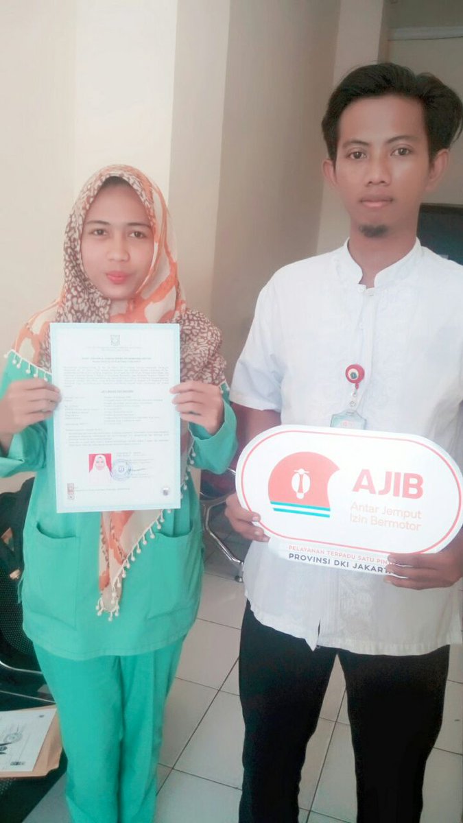 UPPTSPTUGUT's tweet photo. Antar SIK Tenaga Teknis Kefarmasian Lely Wahyu P. oleh AJIB β1500164 @AJIBPTSPDKI @layananjakarta @edyJDM #SalamSetia #MelayaniJakarta https://t.co/nZzXsI3bEm