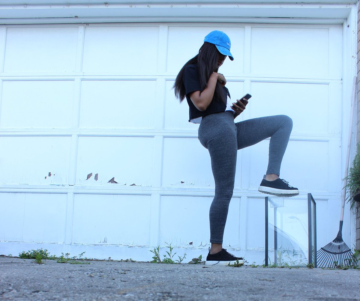KaydeeLatelyy's tweet photo. Find my newest fashion post ON H0LD @ https://t.co/b1EdLkm7a4 ...hmu📞☎️ #styleblogger #fashionpost #thfkdlf #sportswear https://t.co/M6Grst7AYc