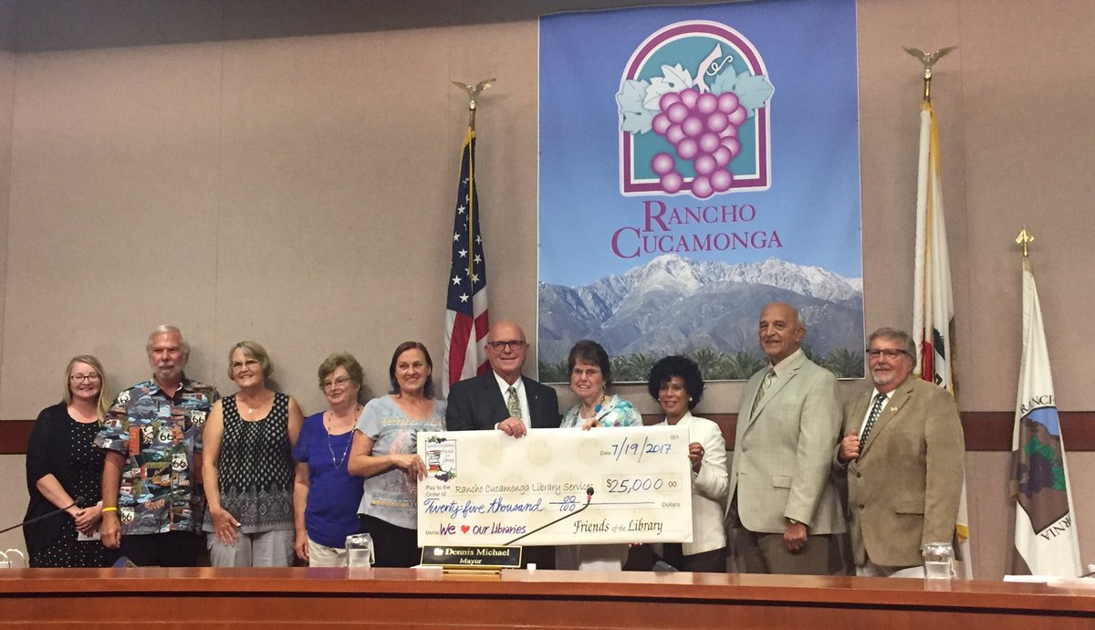 CityOfRC's tweet photo. #FriendsOfLibrary donate $25,000 to our #RCLibrary #ThankYouFriends #RCCommUNITY https://t.co/AyUcgitFMt