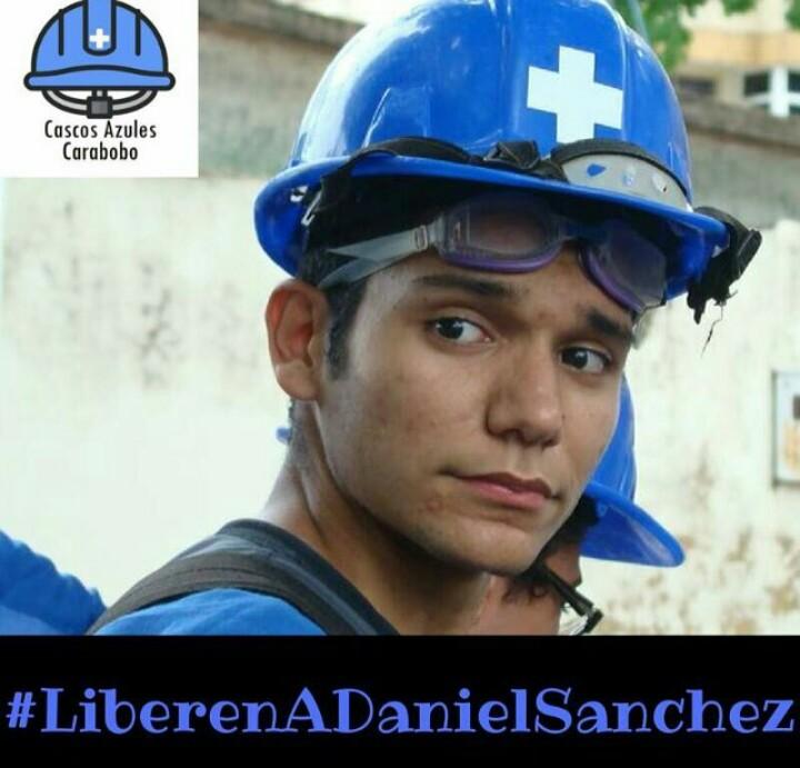 Jiyu_Anony's tweet photo. #LiberenADanielSanchez se encontraba ayer en #Naguanagua #Carabobo durante los enfrentamientos prestando Primeros Auxilios. https://t.co/efUjSqdLzH