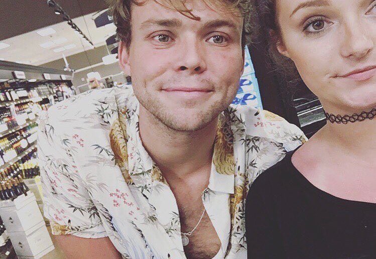 pizzasozupdates's tweet photo. Ashton with franzikue (IG) recently! https://t.co/DSbA64M1un