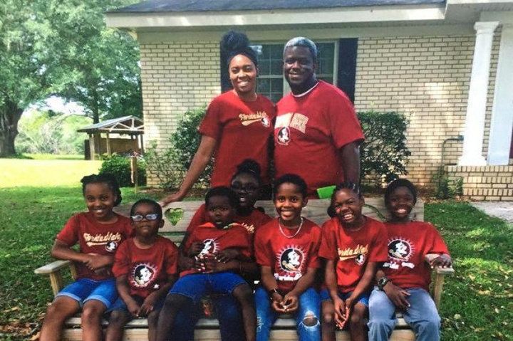 DadFightBack's tweet image. Couple To Adopt 7 Foster Siblings Who Were Split Between 4 Homes buff.ly/2tq8Izn