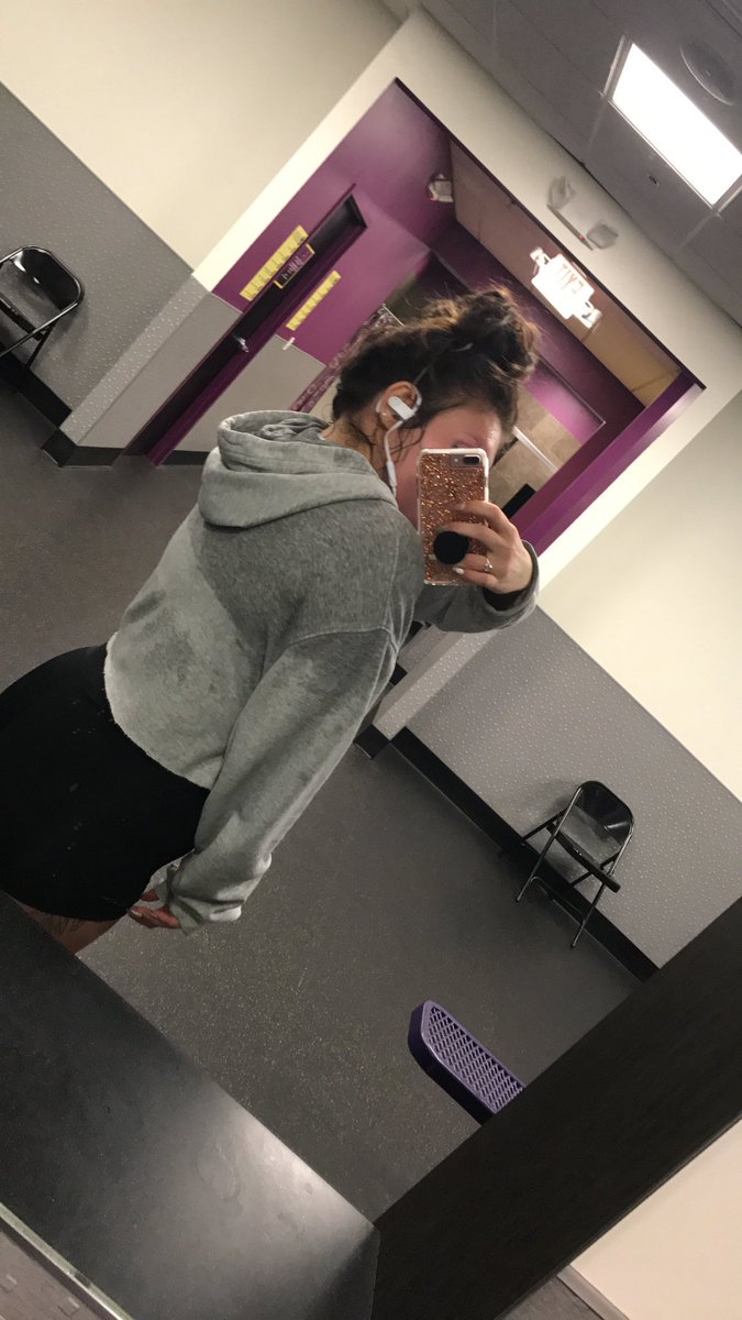 madisonwetli_'s tweet image. @JustinMihaly has my second leg day of the week walking like a baby deer. But no mercy. I gave 120% tonight. #TeamMihaly #WorkOrBeOutWorked