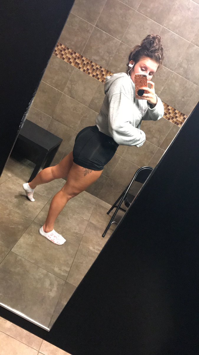 madisonwetli_'s tweet image. @JustinMihaly has my second leg day of the week walking like a baby deer. But no mercy. I gave 120% tonight. #TeamMihaly #WorkOrBeOutWorked