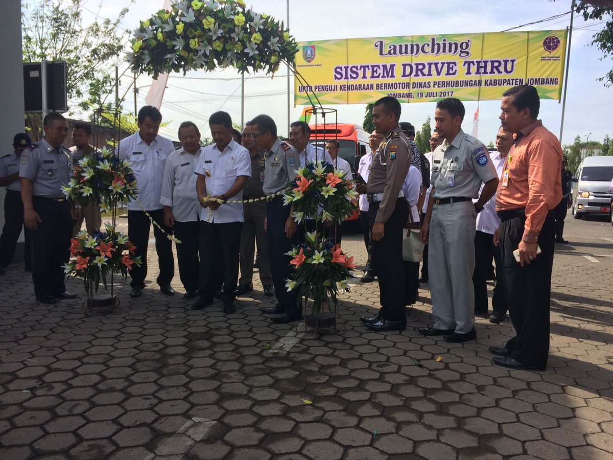 jombangkab's tweet photo. Dishub Kab Jombang telah meluncurkan System Drive Thru untuk pelayanan pengujian kendaraan bermotor https://t.co/eoqOA6oC6j